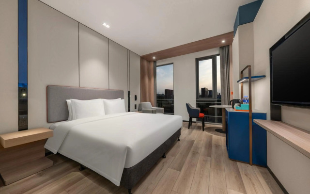Holiday Inn Express Shanghai Pujiang by IHG