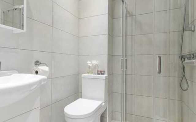 London Bermondsey, 4 People Studio in the Center