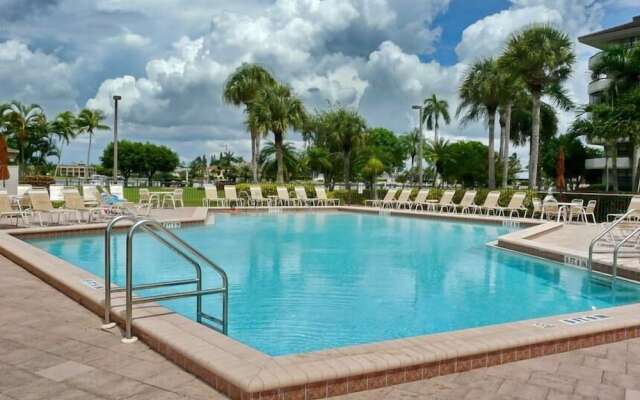 Condo With Pool, View of Clam Bay and Walk to Beach
