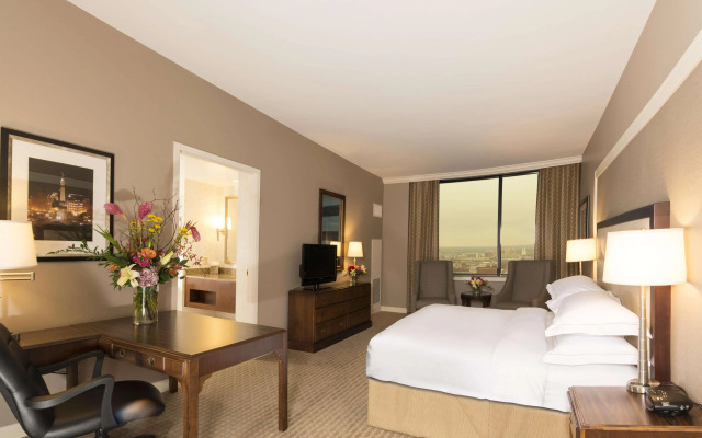 Hilton Indianapolis Hotel & Suites