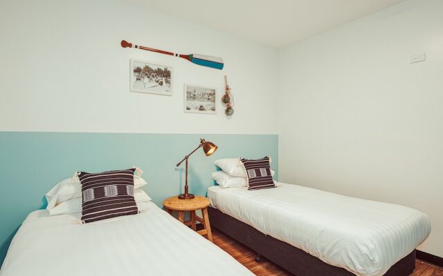 The Surf House - Hostel