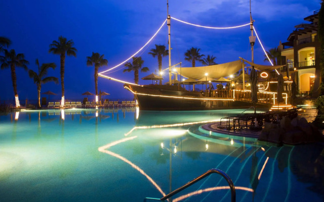 Villa del Arco Residences