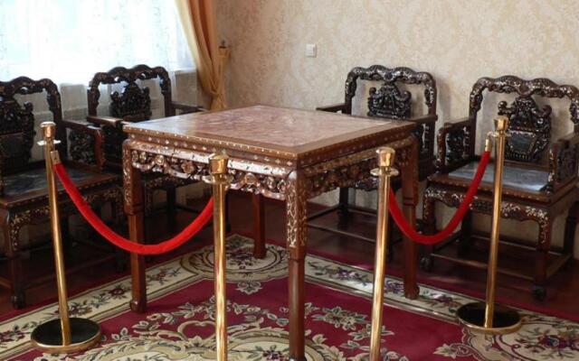 Imperatorsky Dvorets