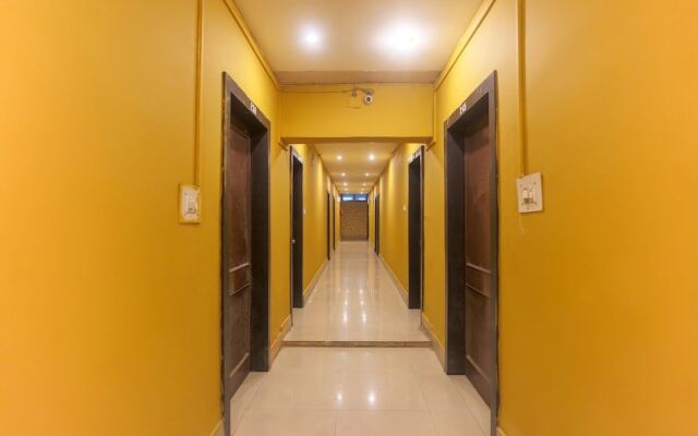 OYO 48884 Hotel Trishakti