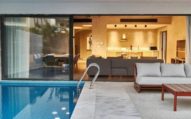 Saoirse at Lake View Residence