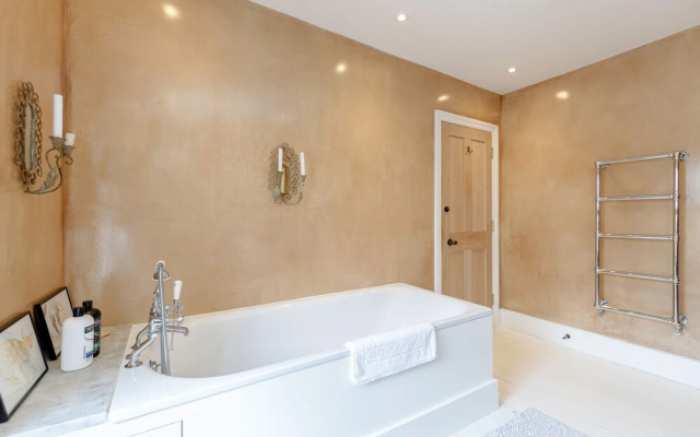 Vauxhall Oasis - 3 Bed House by BaseToGo