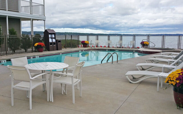 Cherry Tree Inn & Suites