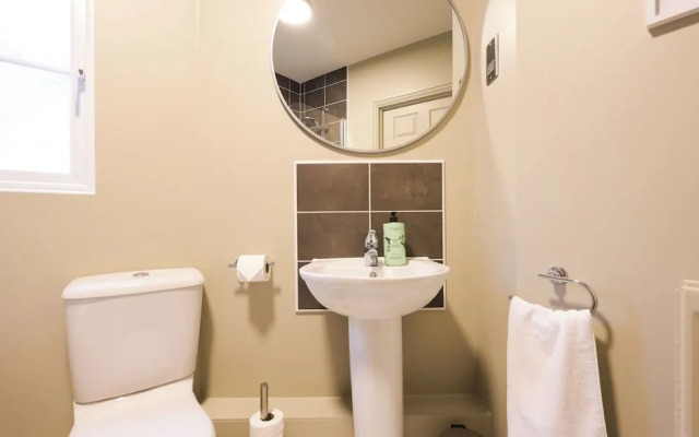 Stylish Flat With Sofa Bed in Malmesbury