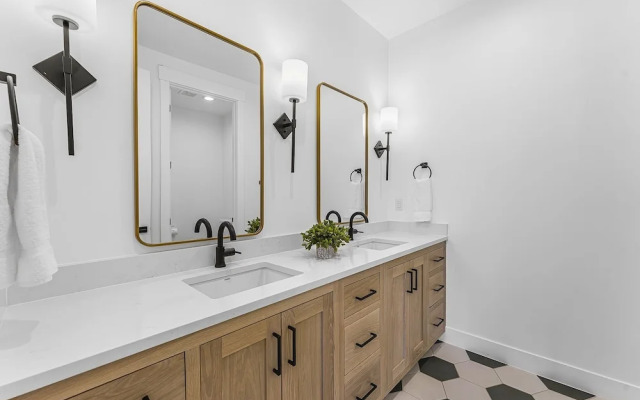 Sunny Days 7 Bedroom Home