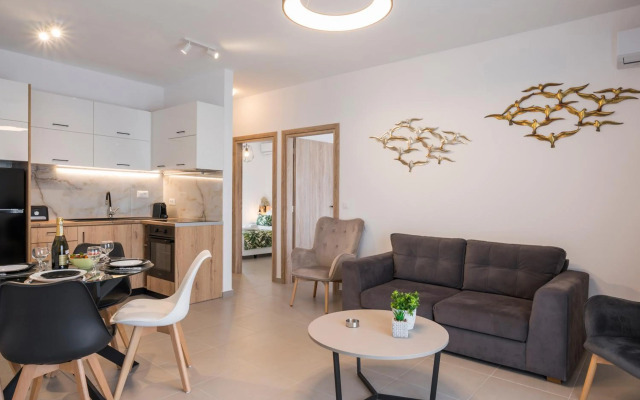 INDIGO BLUE Seaside Deluxe Apartments