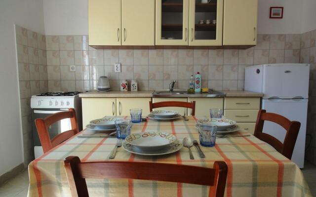 Elizabet - great location & close to the beach - A2(2+2)
