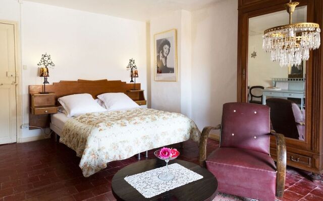 Le Flamant Rouge Guesthouse