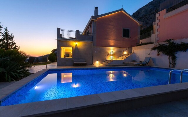 Beautiful Home in Mimice With Wifi and 3 Bedrooms