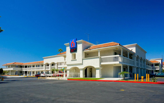 Motel 6 Carlsbad, CA Beach