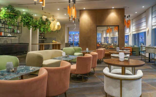 Almond hotel