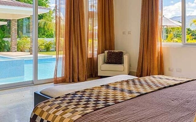 6 Bedroom Villa