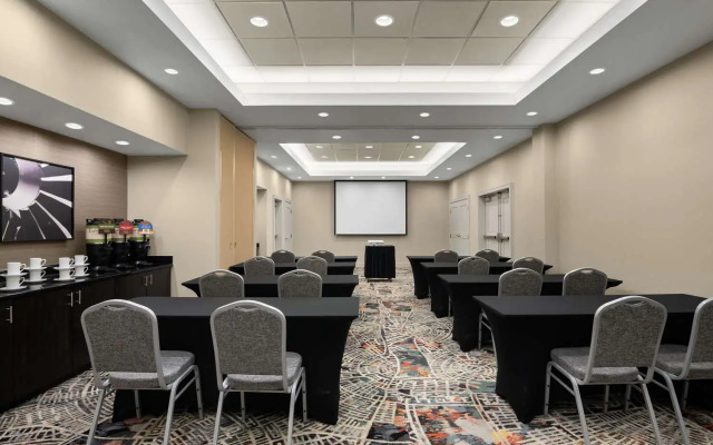 Embassy Suites by Hilton Newark Airport