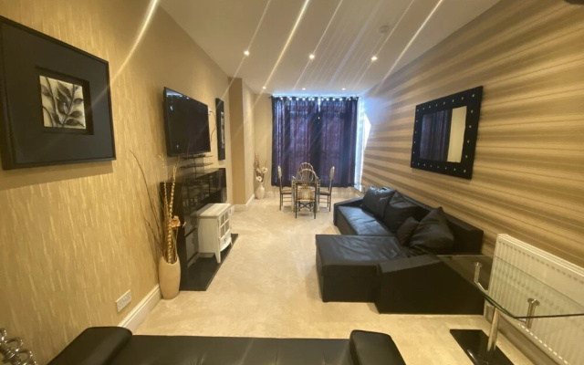 Gold Apartment