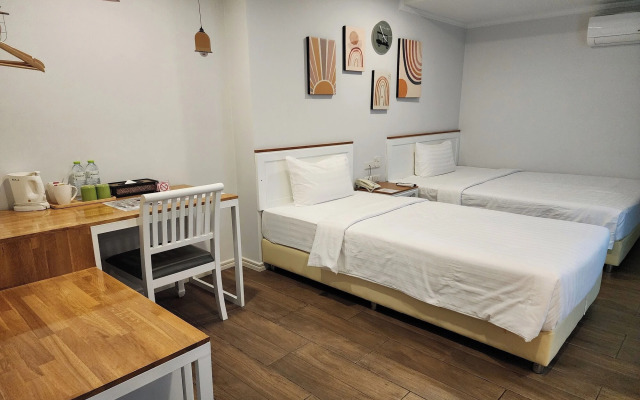 J Place Hotel