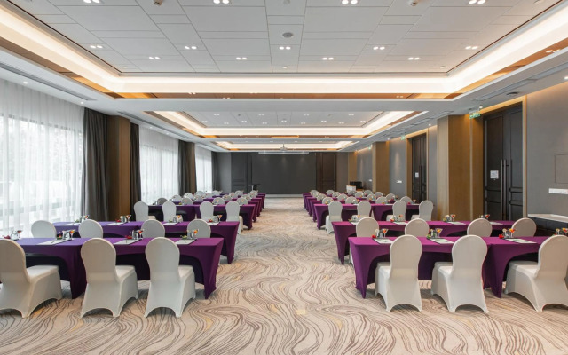 Holiday Inn Riverside Wuhan by IHG