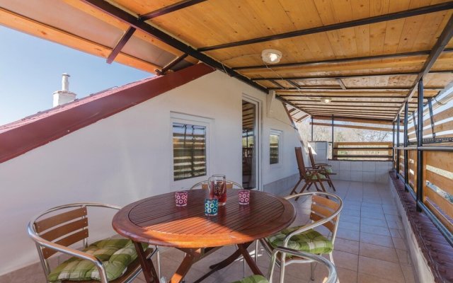 Nice Home in Valtura With Wifi and 2 Bedrooms
