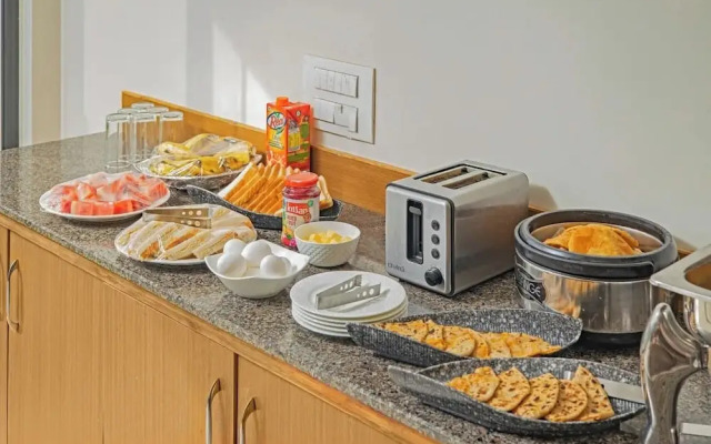 Lokhandwala Residency by Glitz Hotel