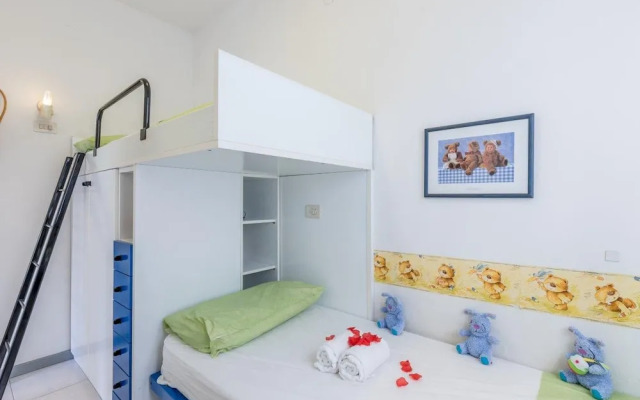 Mare 7 250m From Sea