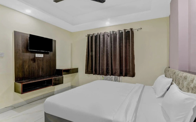 Collection O 85387 Holidays Inn