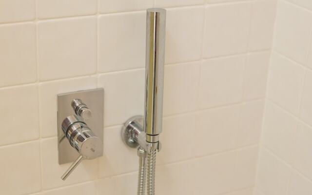 Mac003 · Macario Wood Apartment // Netflix