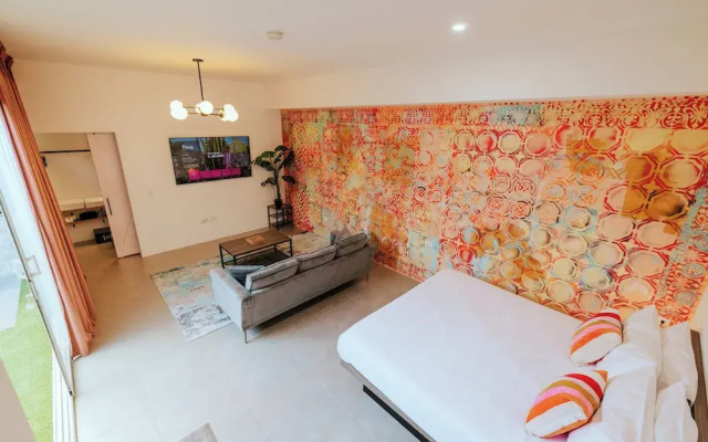 Privada Stays - Private Pools & Colorful-Chic Boutique Hotel