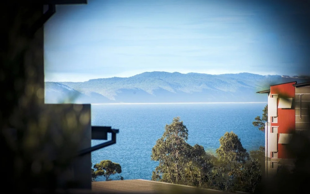 Footsteps to the Heart of Noosa and a View!