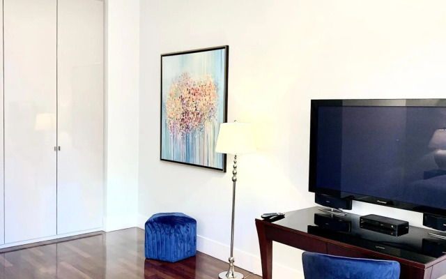 MONDRIAN Luxury Suites & Apartments Market Square IV