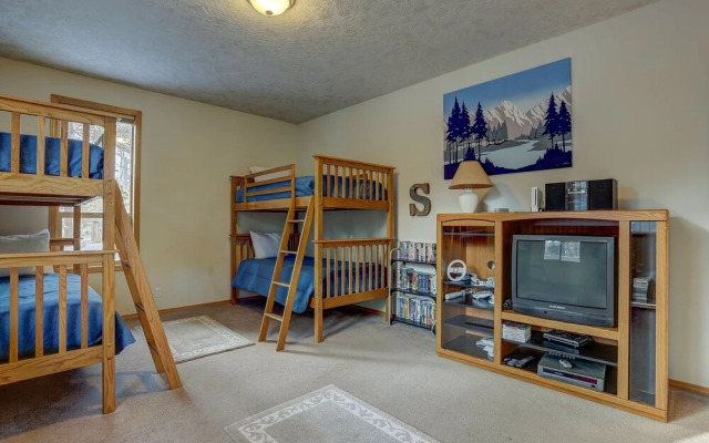 18 Hickory Pet-friendly Home With Expansive View of Pines by Redawning