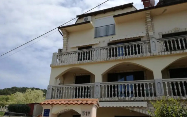 Xena - Comfort and Spacious - A1 Grey