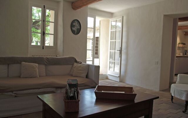 Enticing Villa With Private Swimming Pool in Oppede