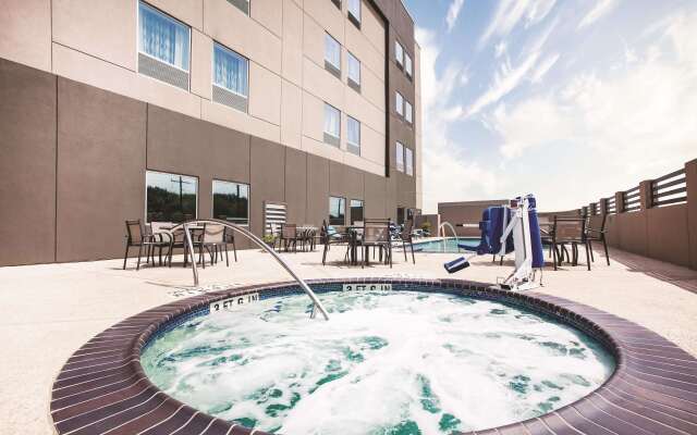 La Quinta Inn & Suites by Wyndham McAllen La Plaza Mall