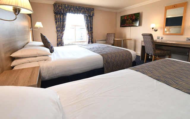 The Queens Hotel & Victoria Cloisters