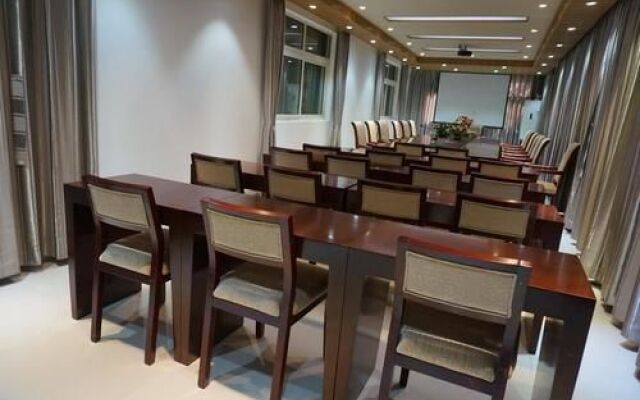 Sunshine Holiday Hotel