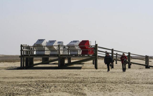 Apartment, Tating in Tating