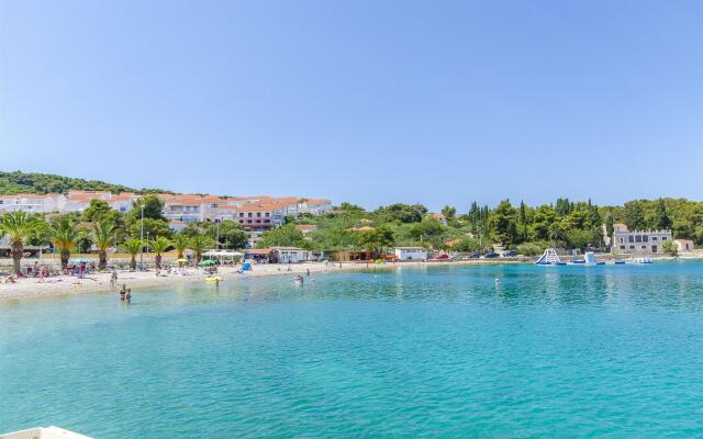 Apartments Kažimir in Necujam - island Solta