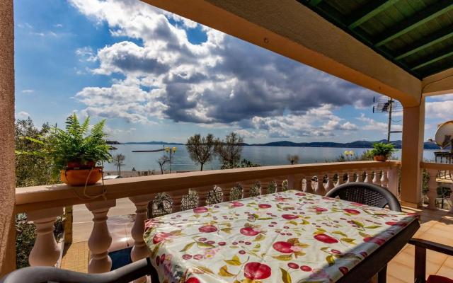 Mare-More studio w balcony and beach front and view