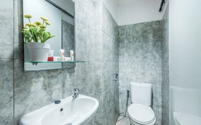 OYO 1491 Sandang Residence Near RS Patria IKKT
