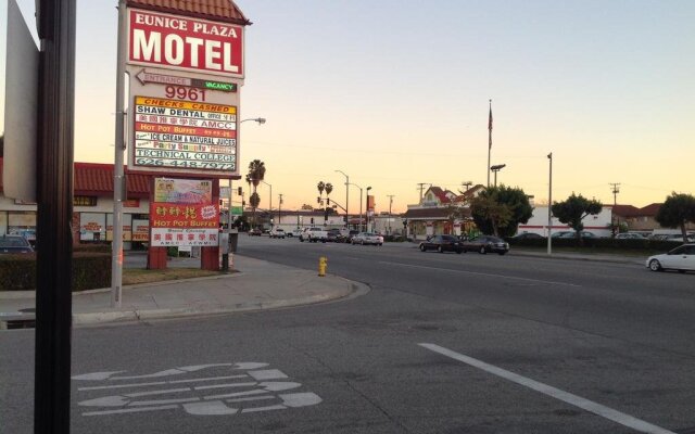 Eunice Plaza Motel