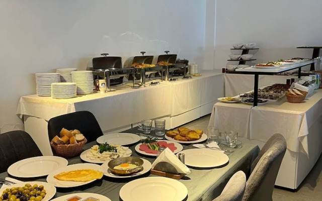 Rena Grand Residence & Suite