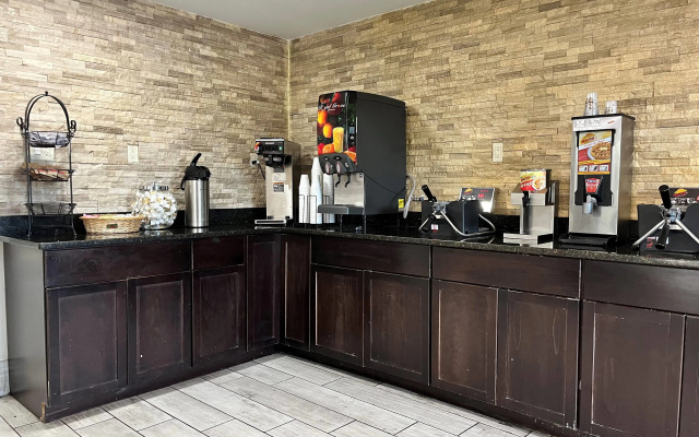 La Quinta Inn by Wyndham Indianapolis Airport Lynhurst