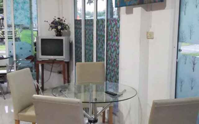 RoomQuest Chonburi Phanat Nikhom