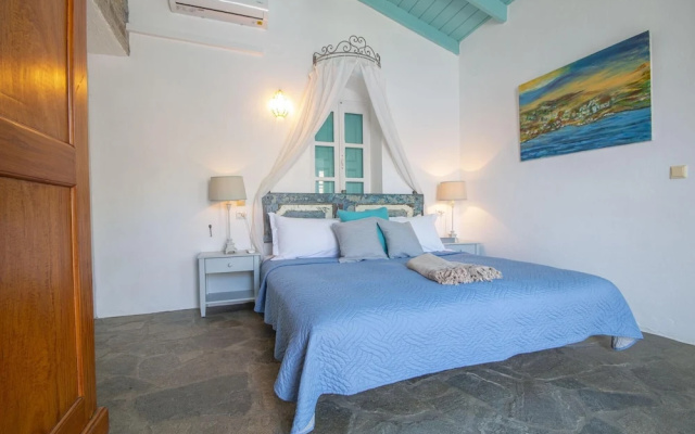Emporio A Captivating 6-bed Villa in Nimborio
