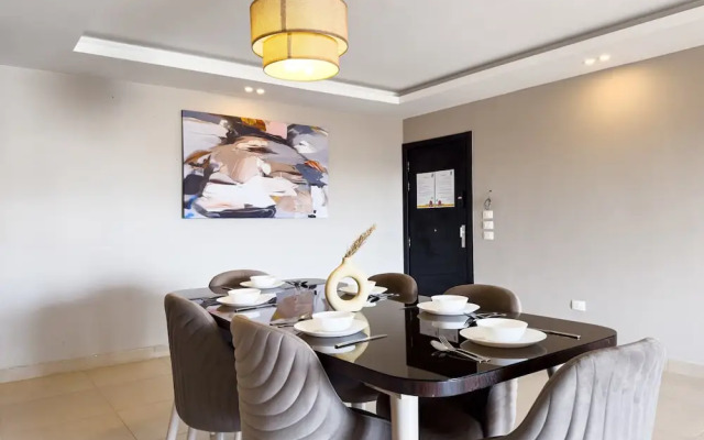 Flattering 2bdr - 5 min to Airport
