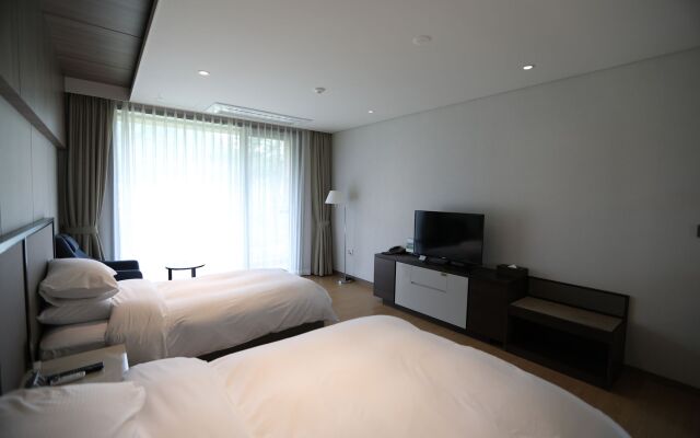 Pinehills Hotel