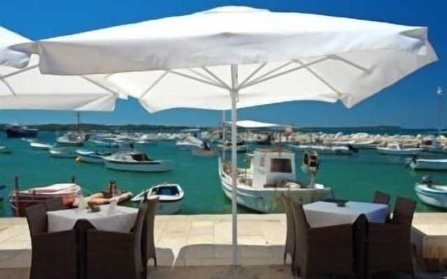 Marina Hotel - Restaurant